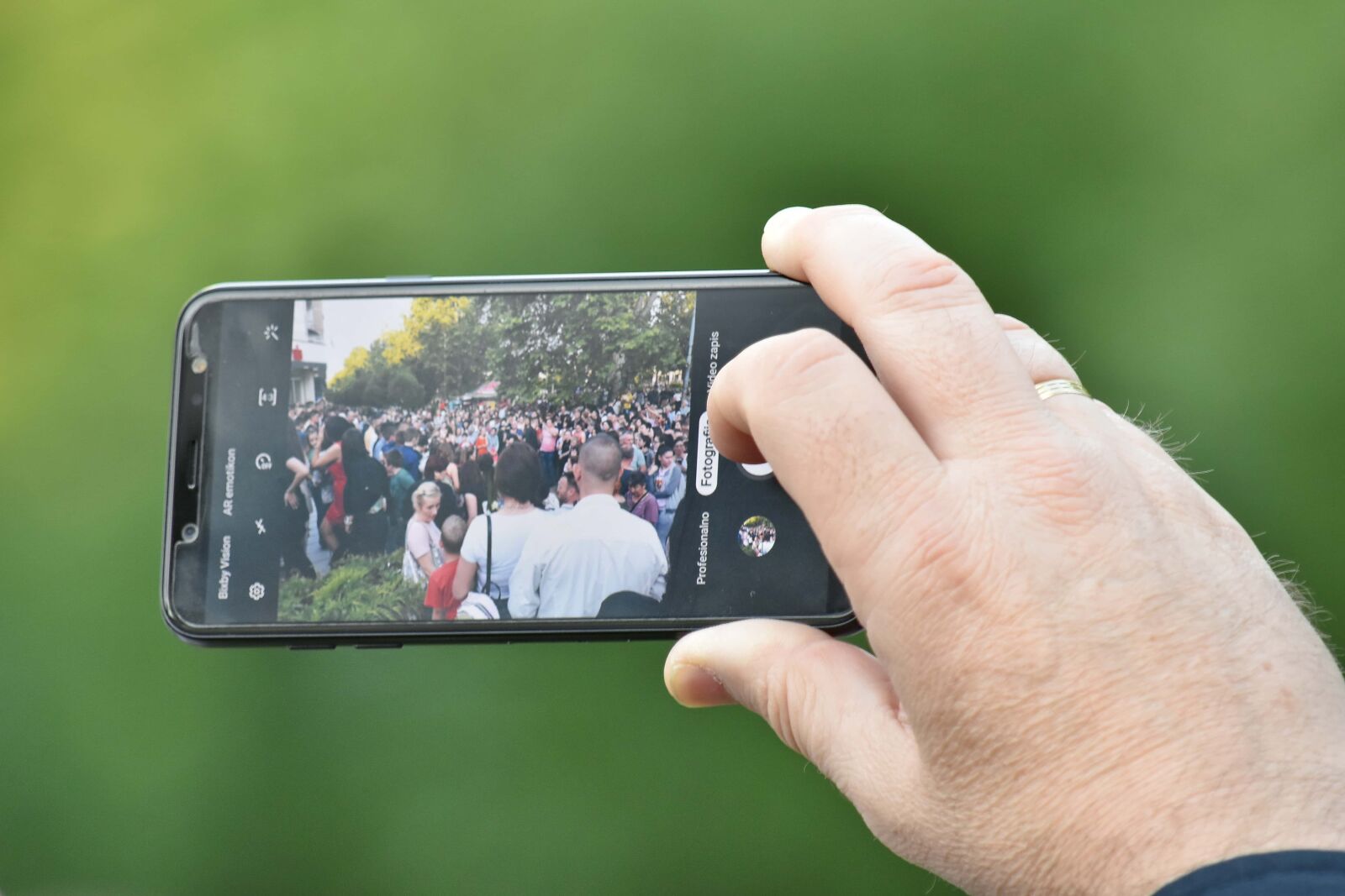 Nikon D5500 sample photo. Cellphone, finger, hand, photographer photography