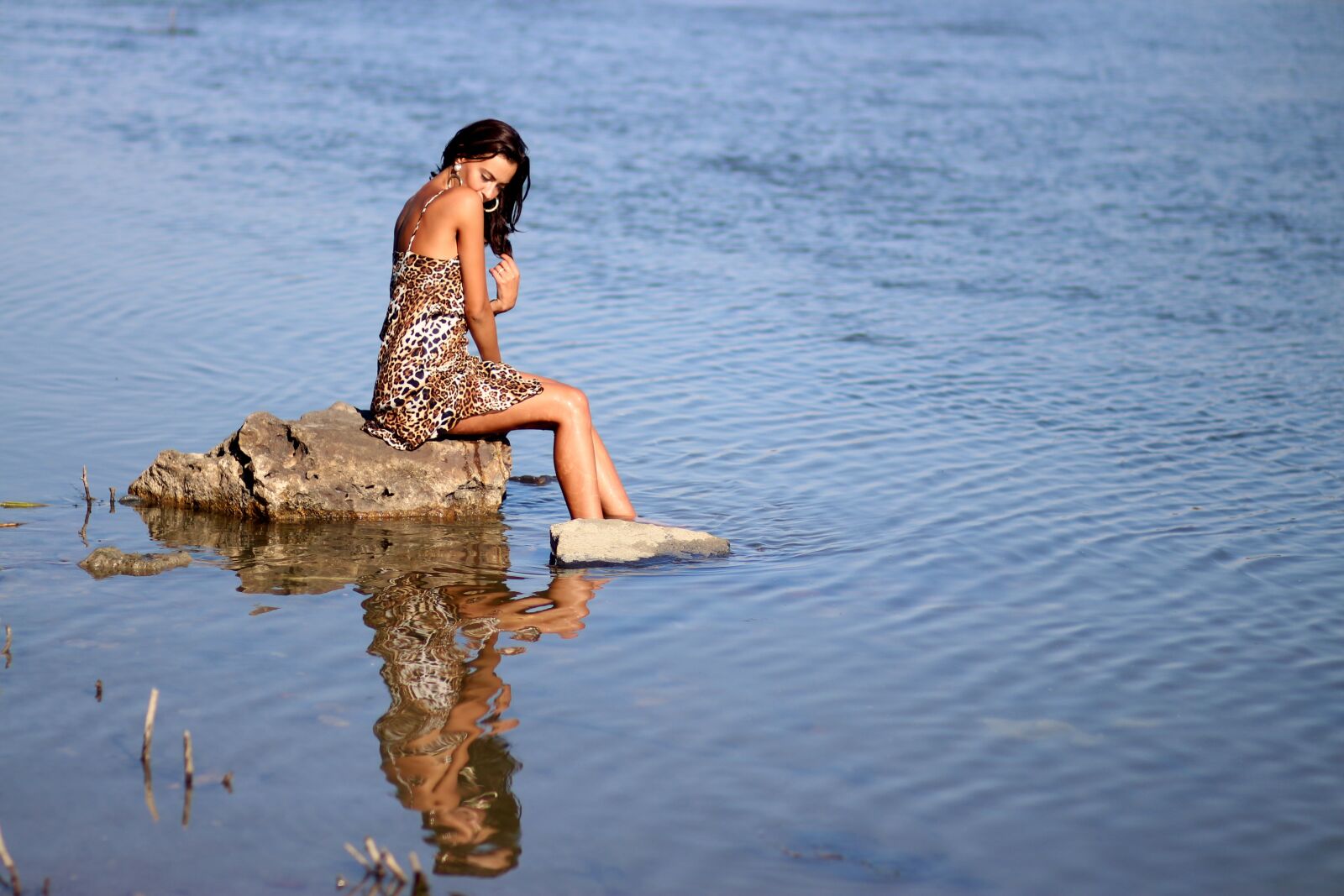 Canon EOS 700D (EOS Rebel T5i / EOS Kiss X7i) + Canon EF 85mm F1.8 USM sample photo. Girl, wild, water photography