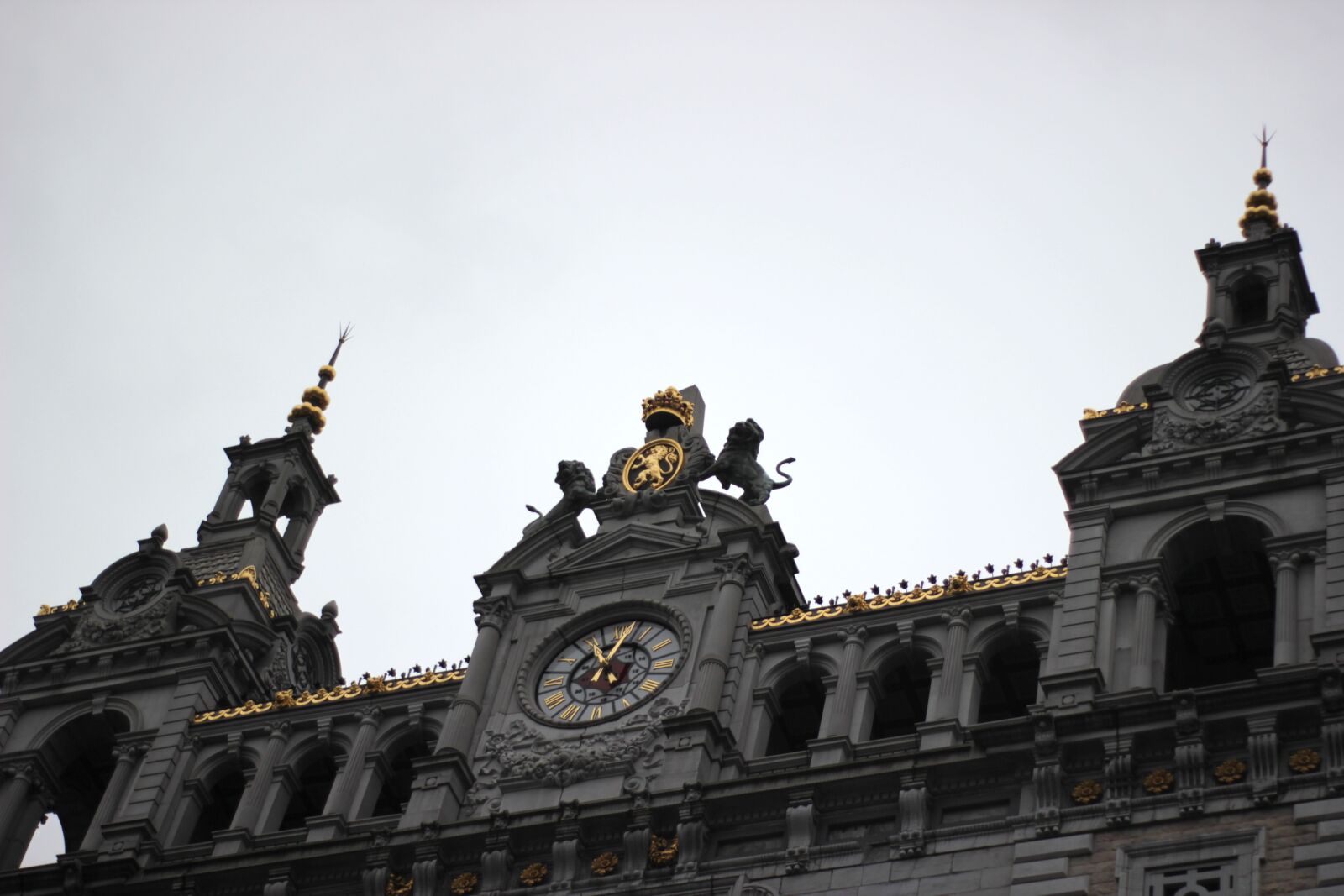 Canon EOS 550D (EOS Rebel T2i / EOS Kiss X4) sample photo. Grey sky, architecture, tourist photography