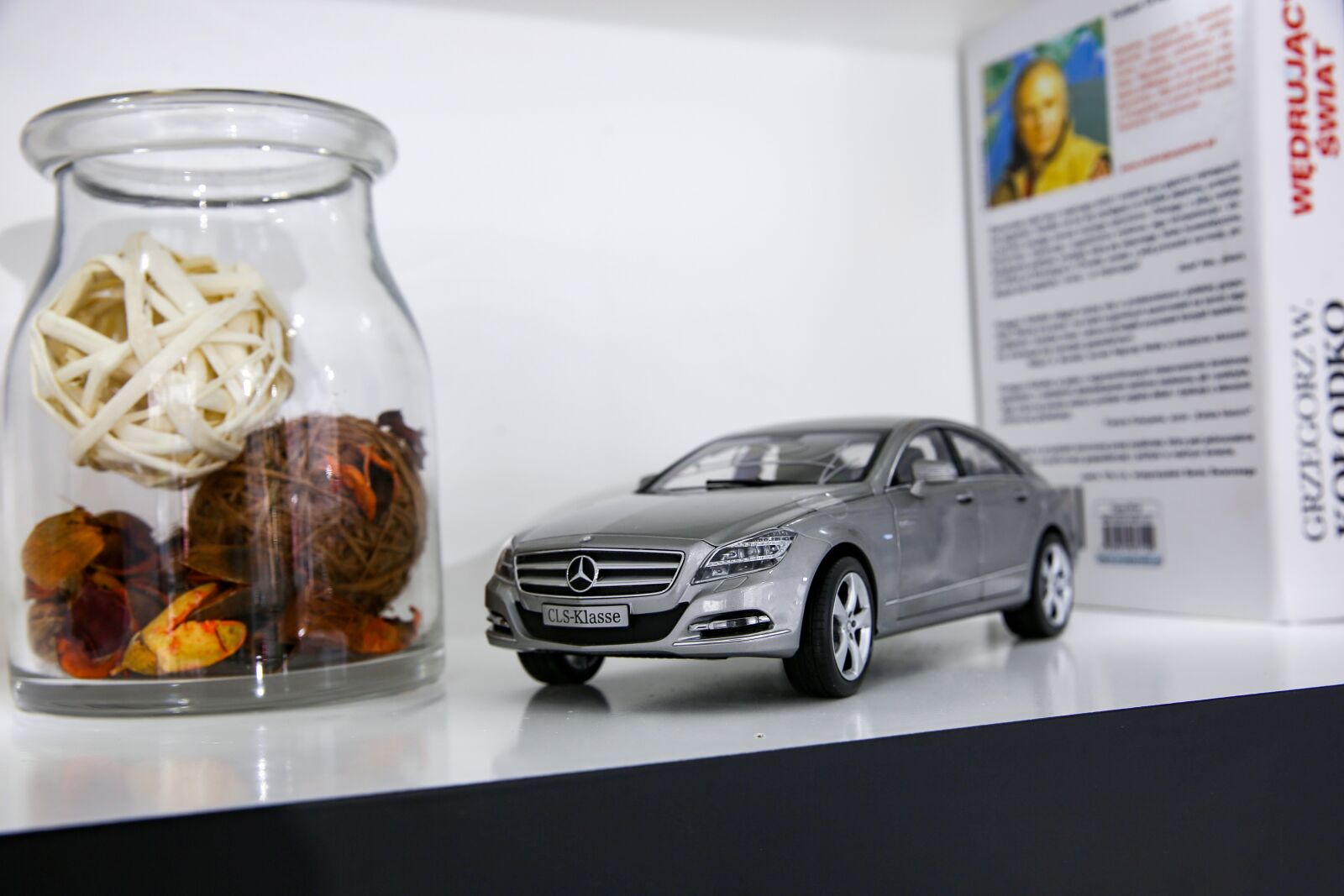 Canon EF 24-70mm F2.8L II USM sample photo. Flower, car, beauty photography