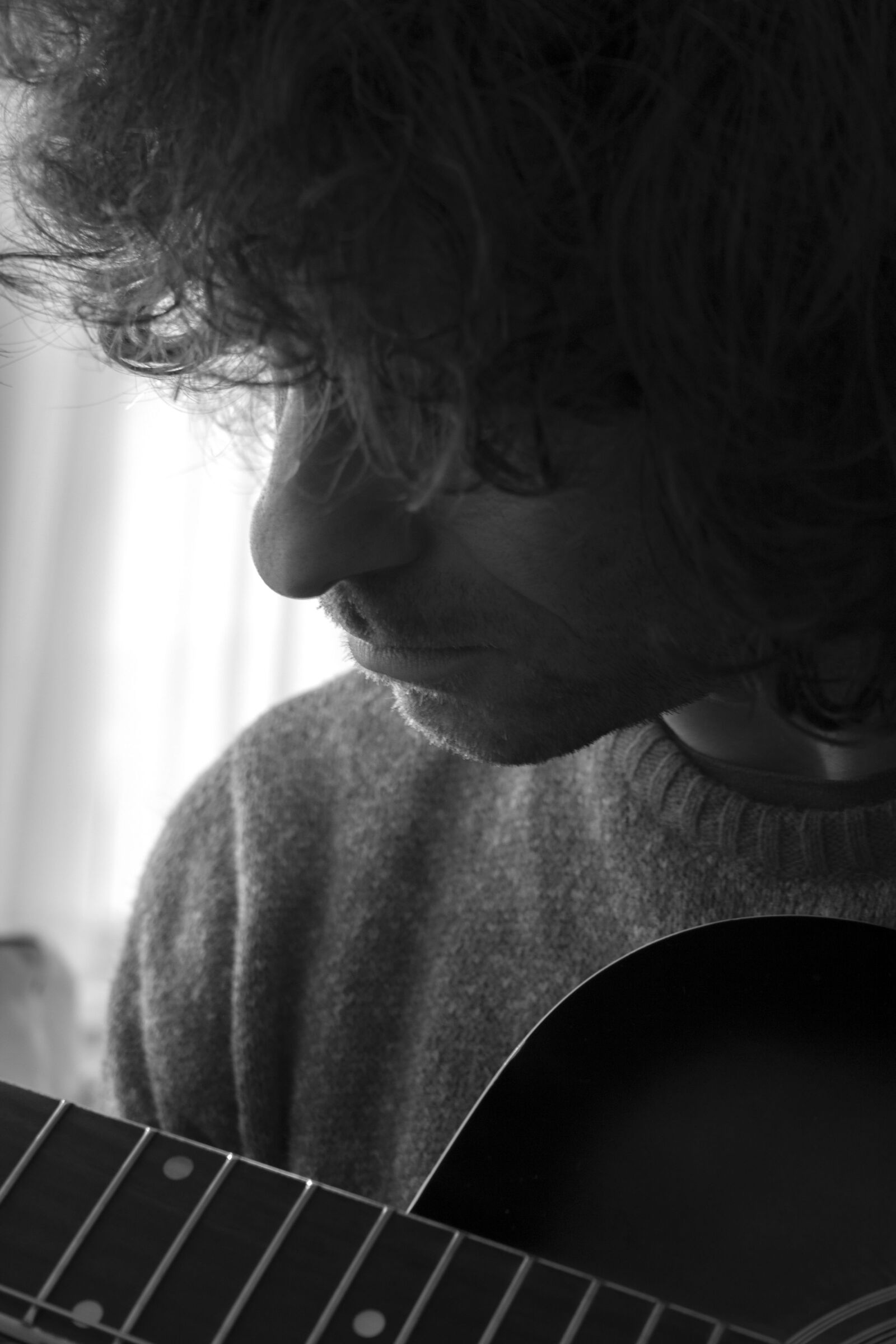Canon EF-S 18-55mm F3.5-5.6 II sample photo. Musician, black white, instrument photography