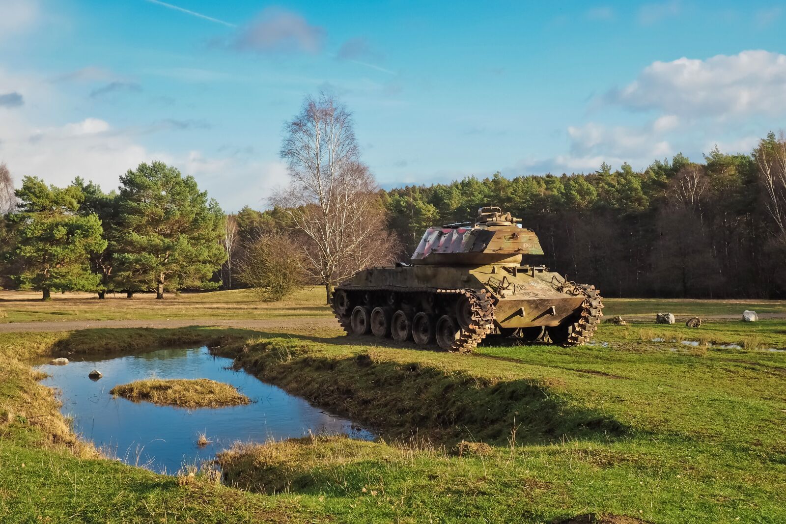 Olympus OM-D E-M10 sample photo. Lost places, panzer, wreck photography