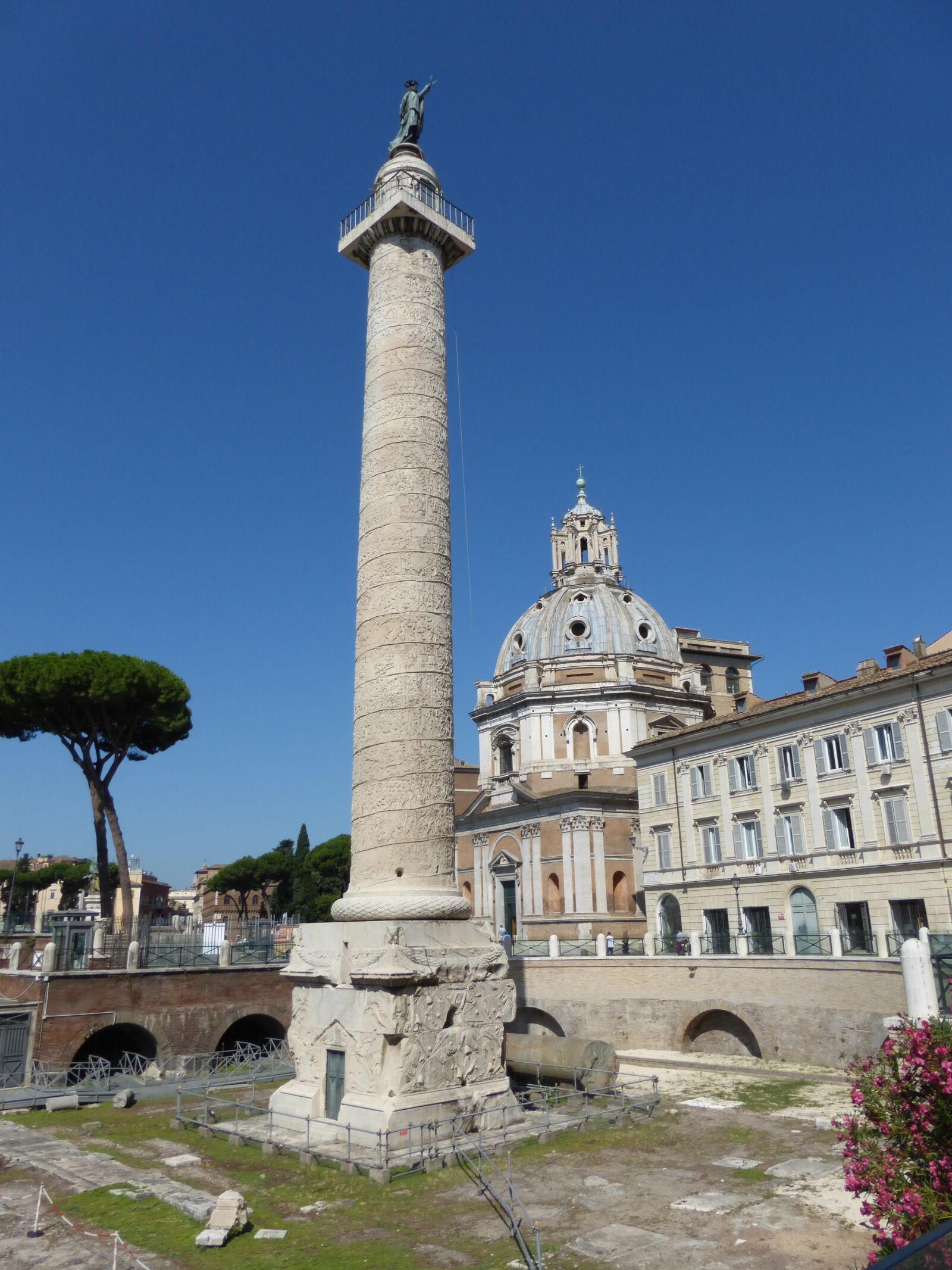 Panasonic Lumix DMC-ZS25 (Lumix DMC-TZ35) sample photo. Rome, forum, ruins photography