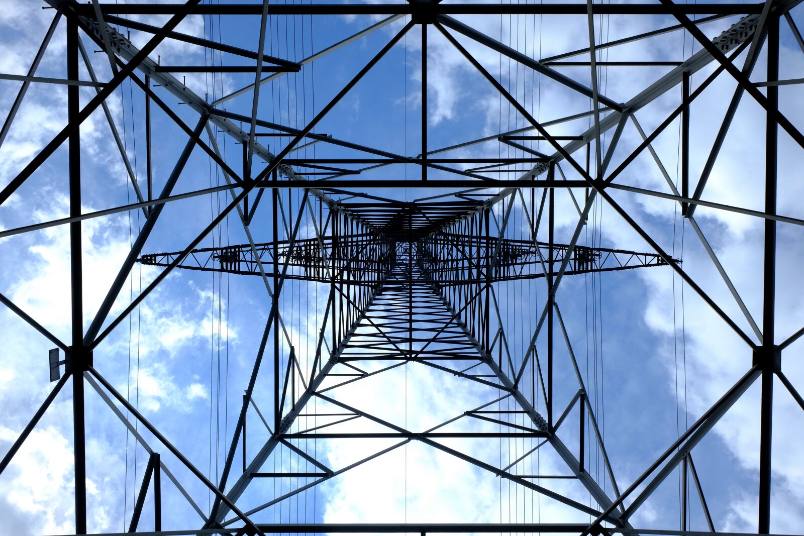 Fujifilm X-E1 sample photo. Pylon, current, electricity photography