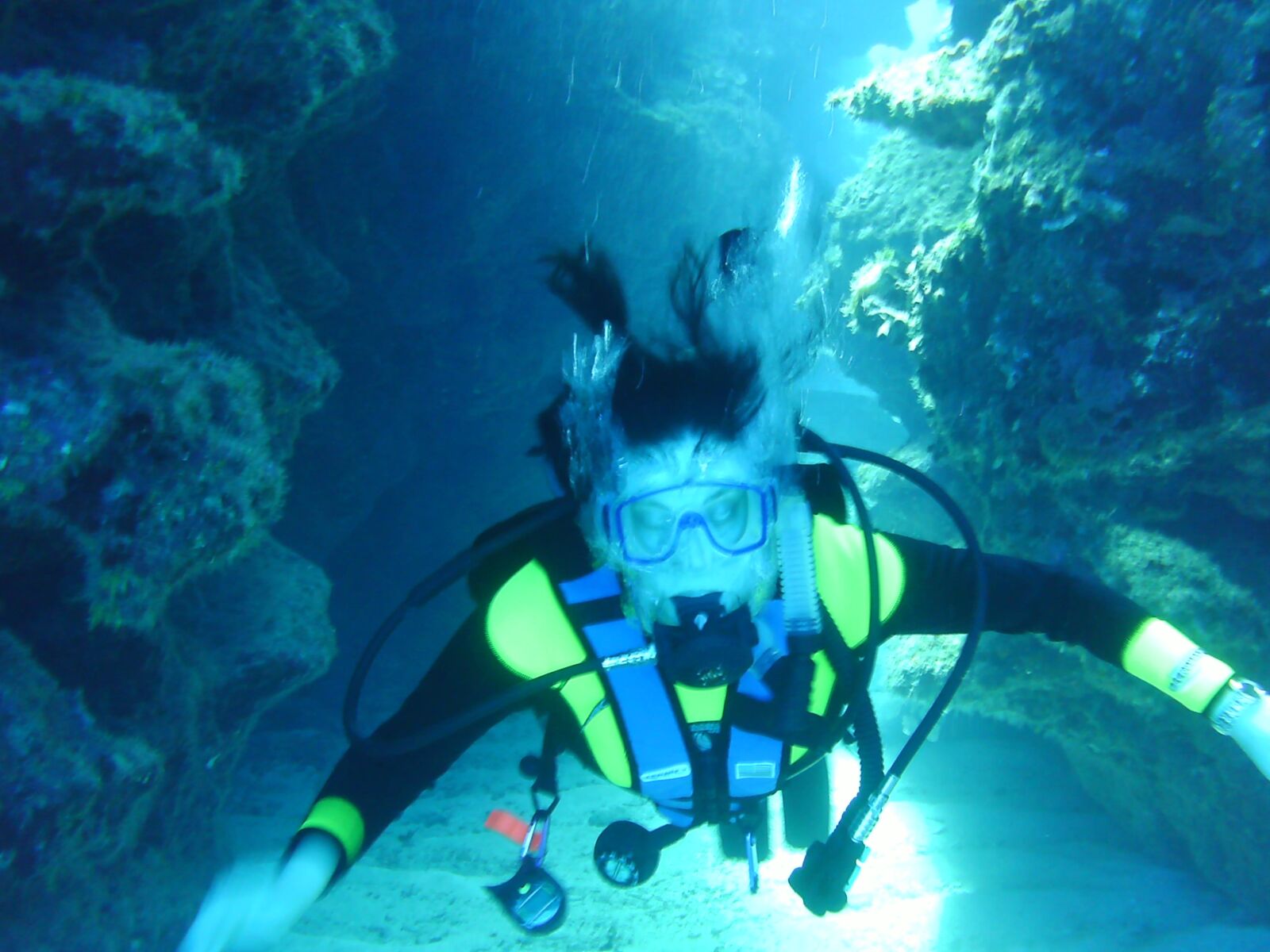Digital Camera 5MP-9BE sample photo. Cozumel, scuba diving, fun photography