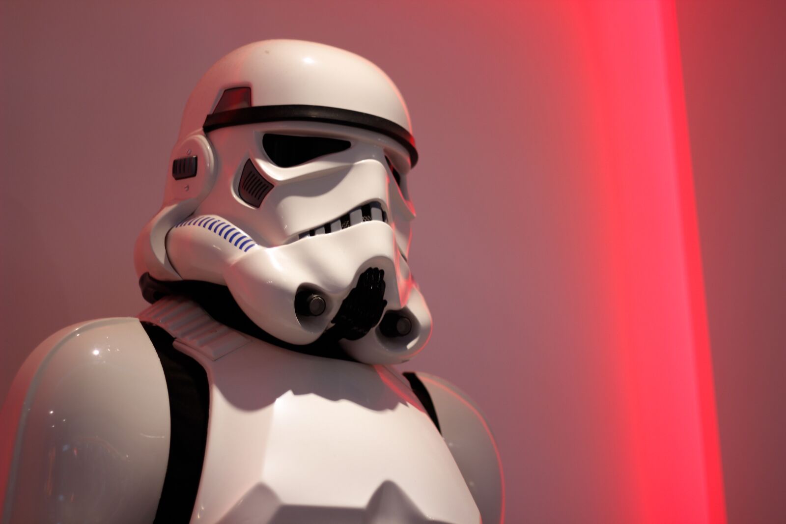 Canon EOS 600D (Rebel EOS T3i / EOS Kiss X5) + Canon EF 50mm F1.8 II sample photo. Stormtrooper, star wars, red photography