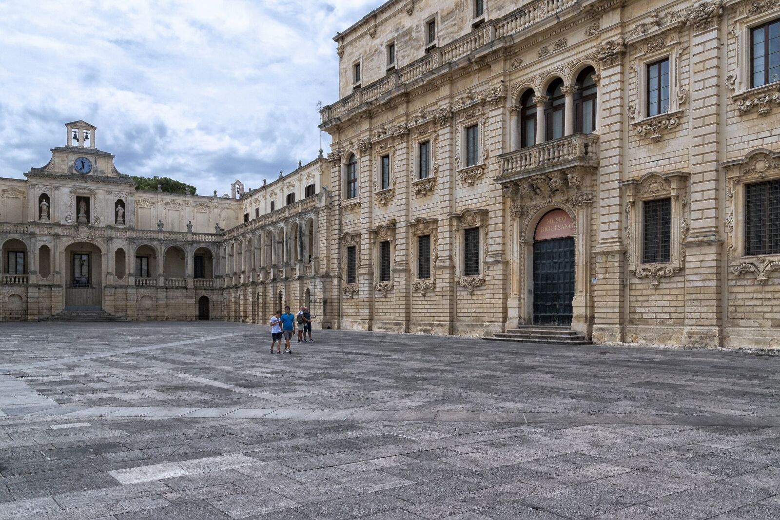 Canon EOS 1000D (EOS Digital Rebel XS / EOS Kiss F) sample photo. Lecce, city, italy photography