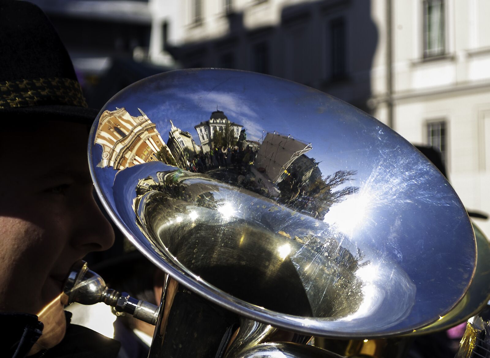 Fujifilm FinePix S3 Pro sample photo. Trumpet, monument, cathedral photography