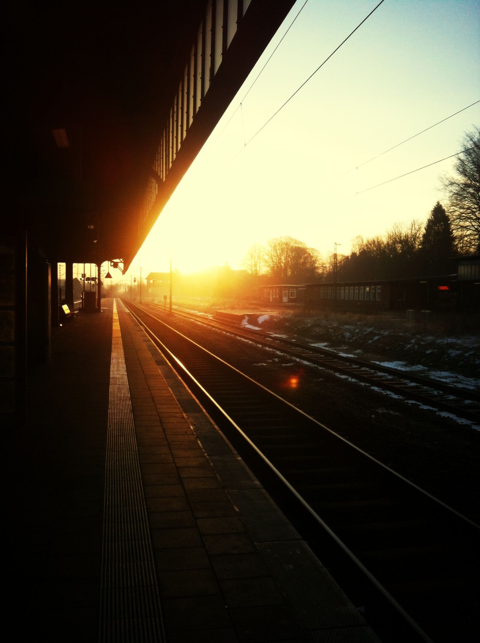iPhone 4 back camera 3.85mm f/2.8 sample photo. Idyll, morning, sun, train photography