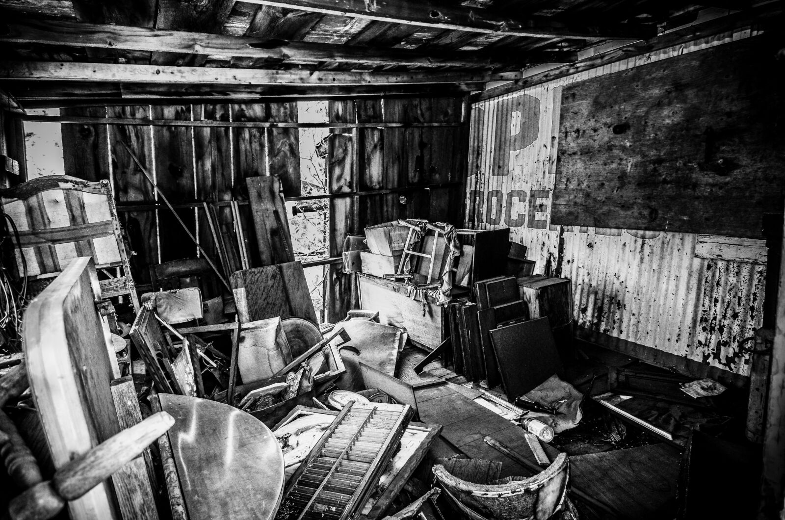 Nikon D7000 sample photo. Black and white, clutter photography
