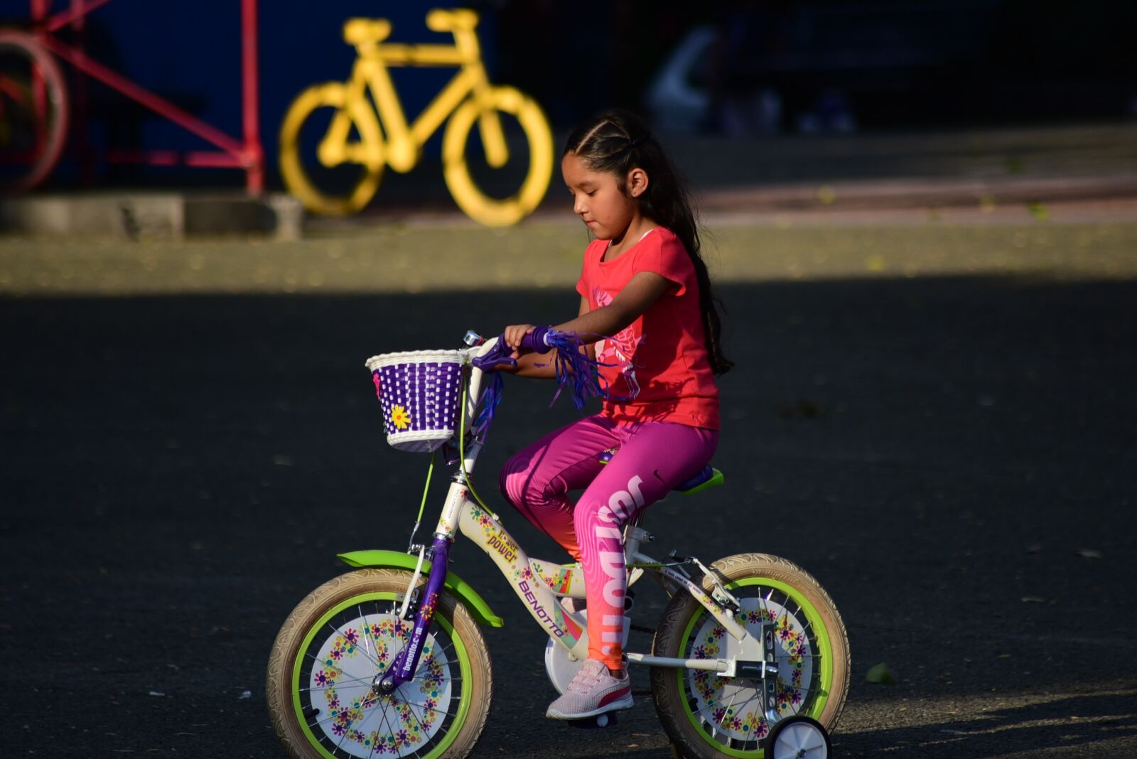 Nikon D750 sample photo. Bicycles, girl, latino photography