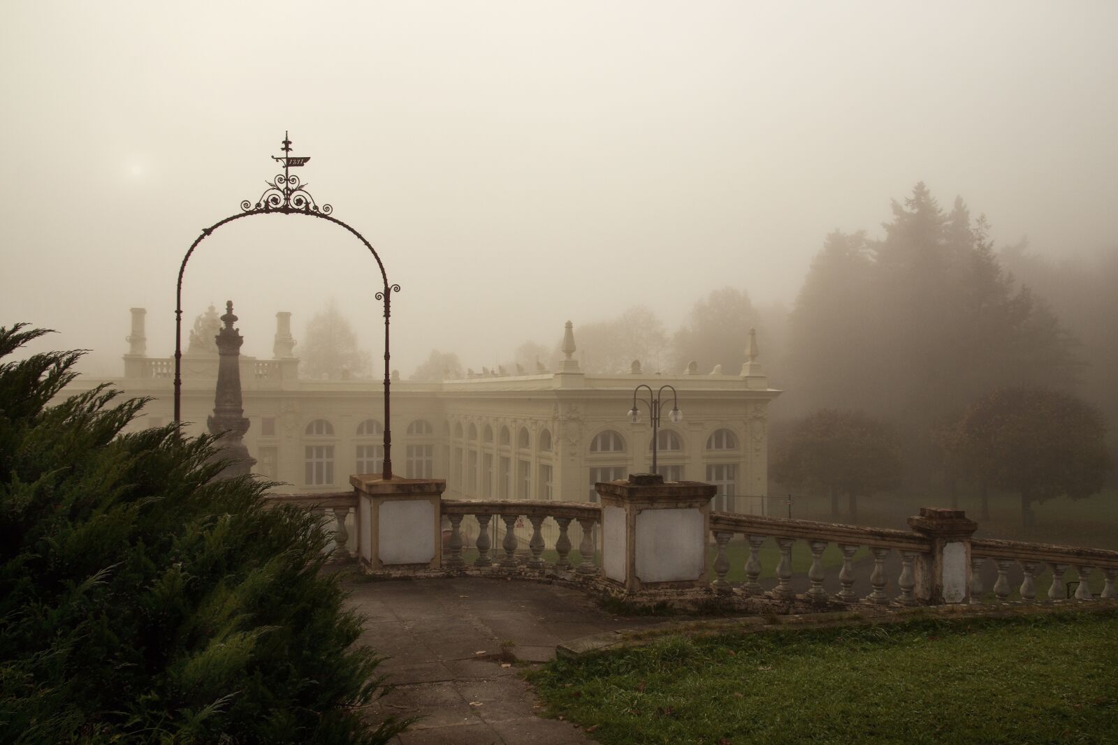 Sony ILCA-77M2 sample photo. Park, spa, history photography