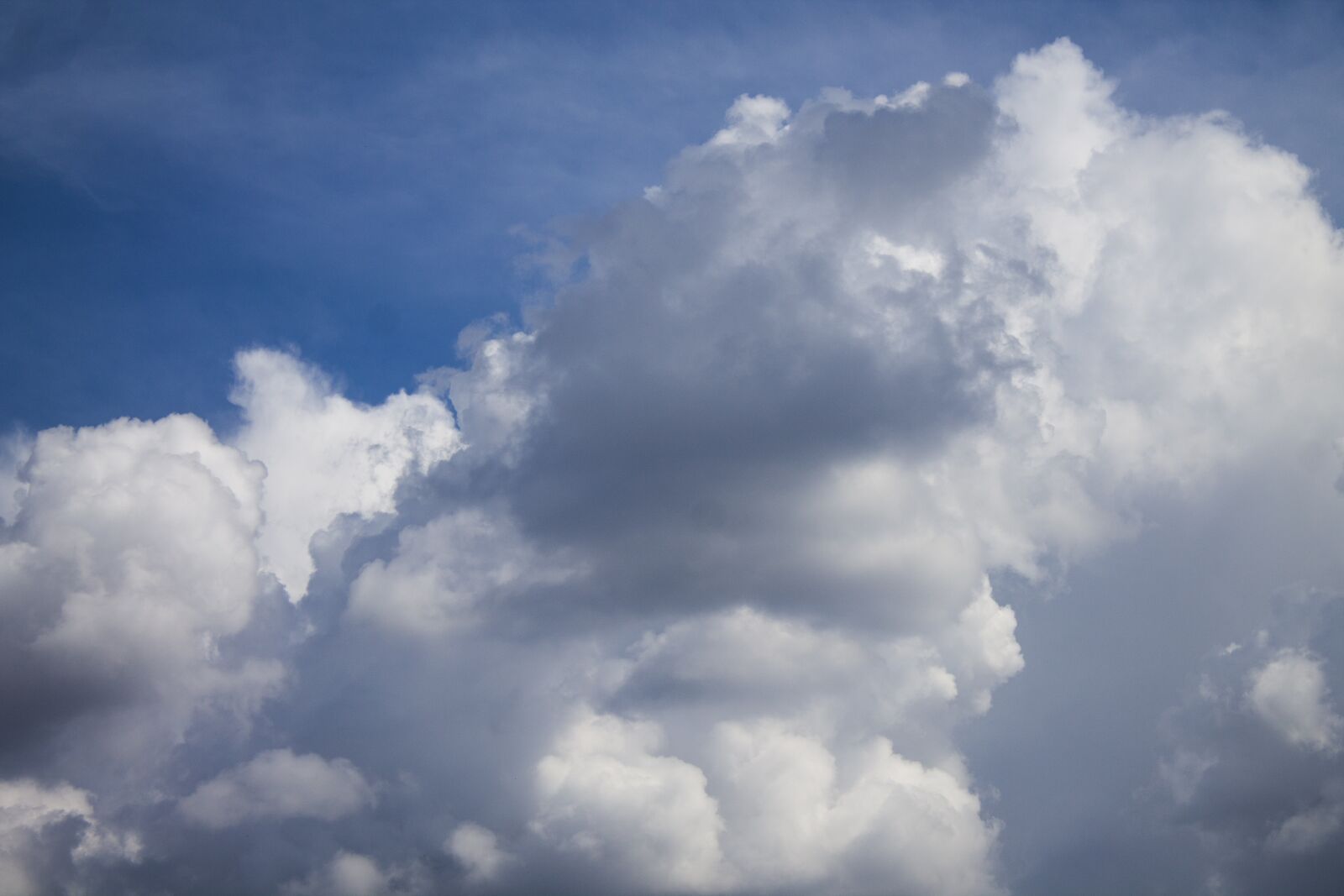 Canon EOS 1100D (EOS Rebel T3 / EOS Kiss X50) sample photo. Sky, clouds, nature photography