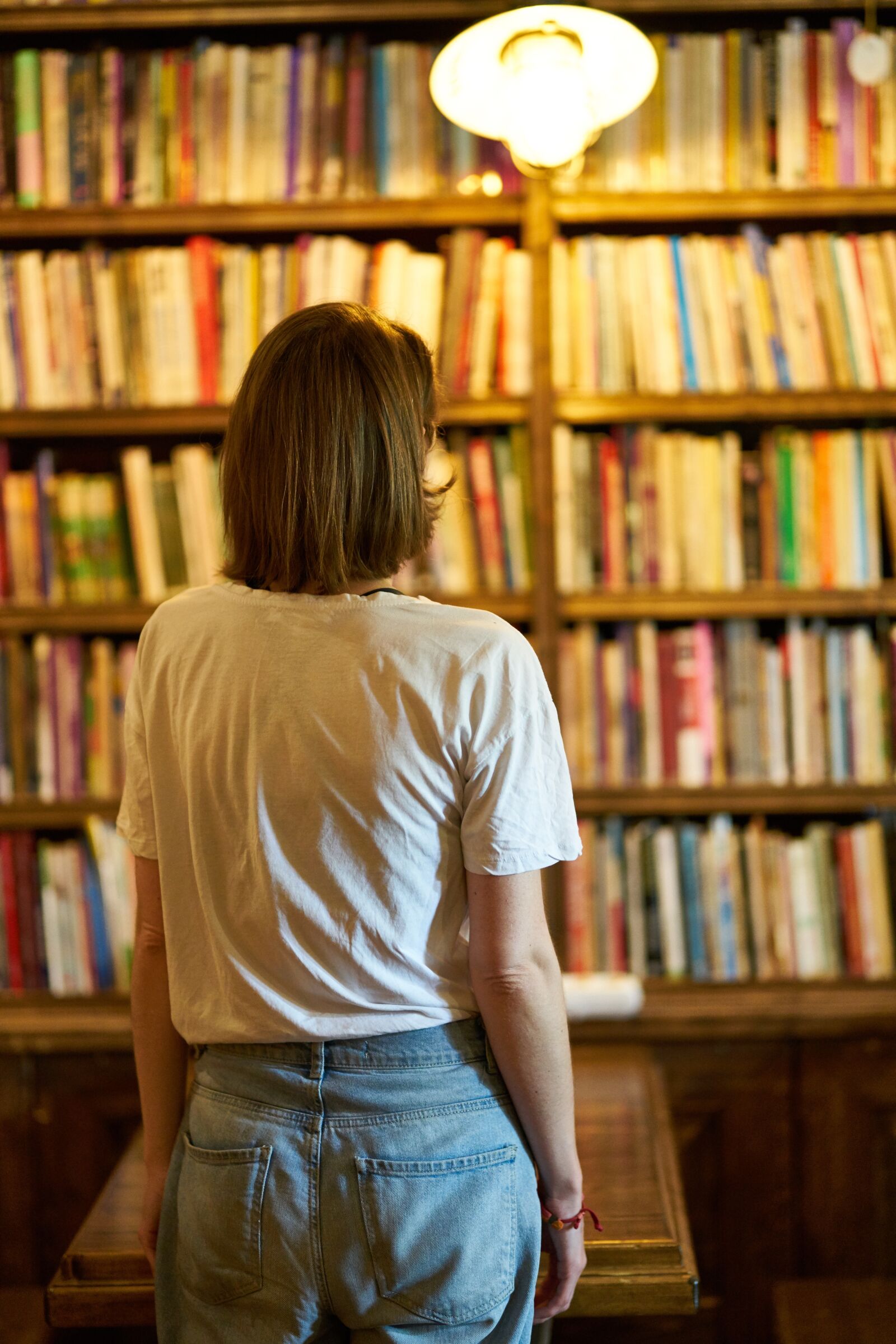 Sigma 85mm F1.4 DG HSM Art sample photo. Woman, rear, library photography