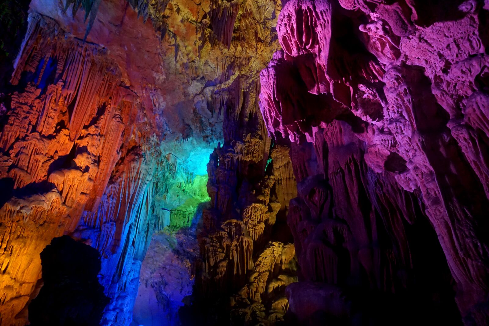 Sony E 16-50mm F3.5-5.6 PZ OSS sample photo. Reed flute cave, guilin photography