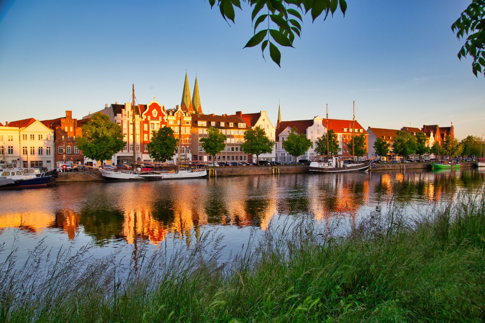 Canon EOS 6D + Canon EF 24-105mm F4L IS USM sample photo. Lübeck, panorama, trave photography