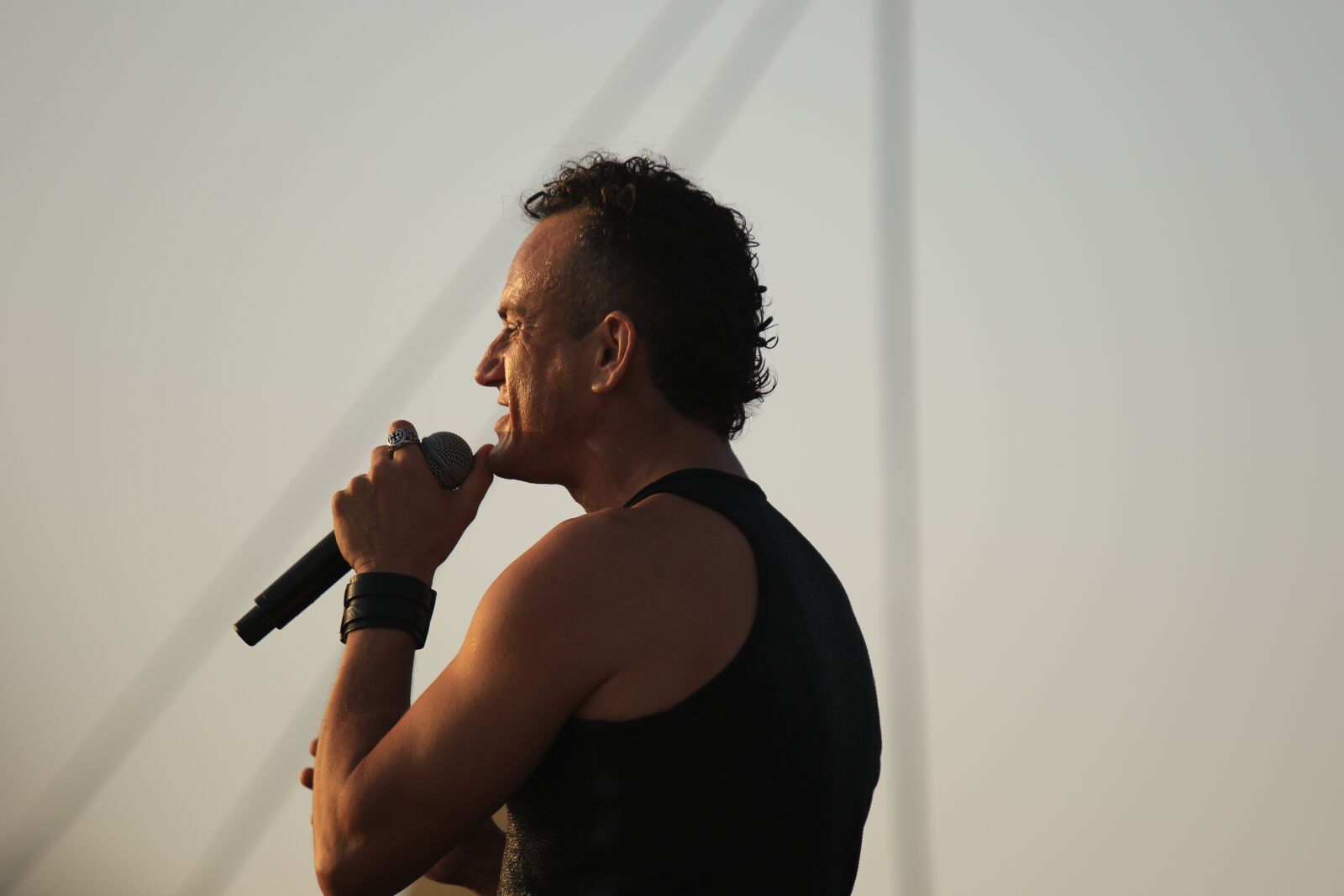 Canon EOS 7D Mark II sample photo. Man, singer, perform photography