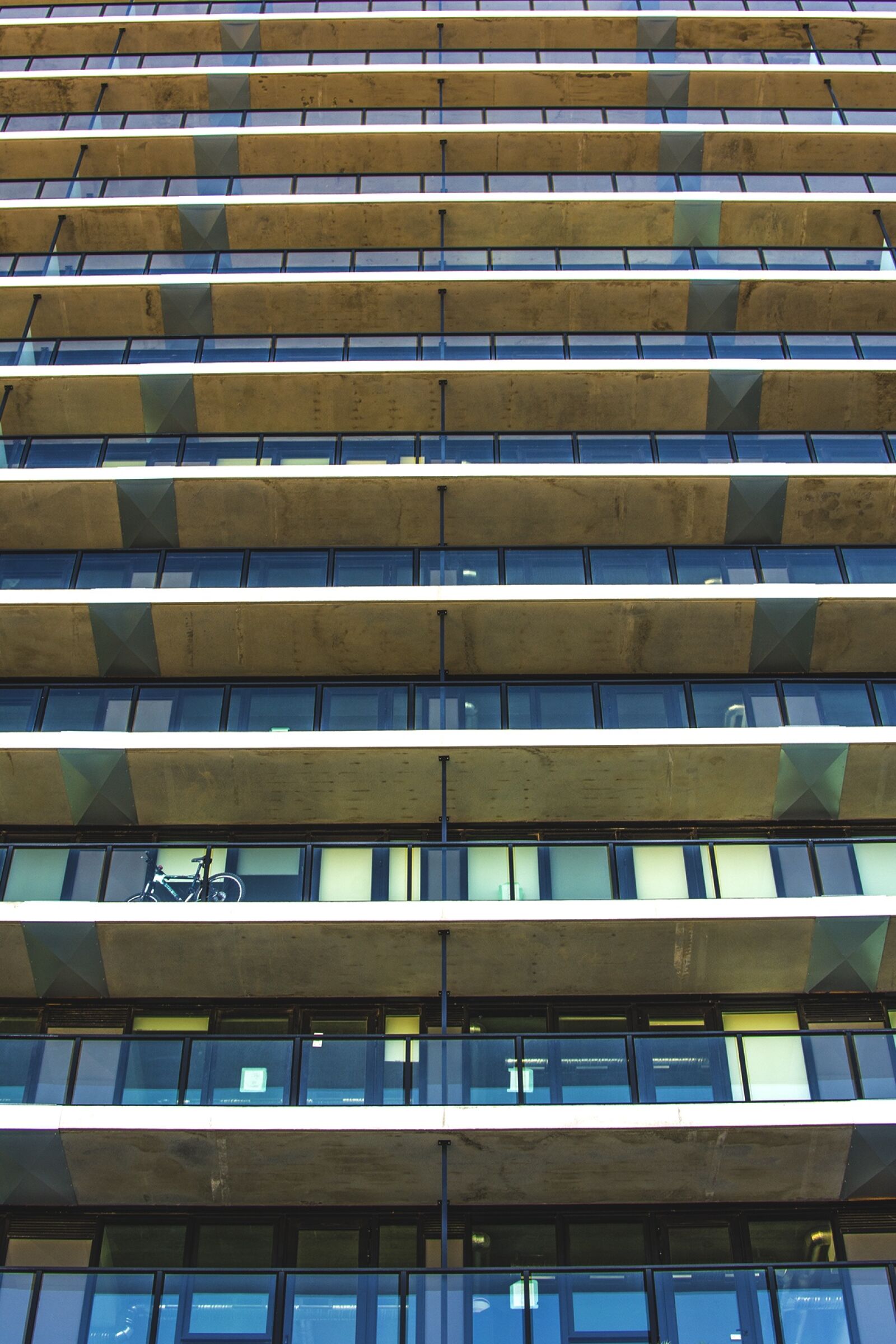 Nikon D7200 sample photo. Apartment building, architecture, bicycle photography