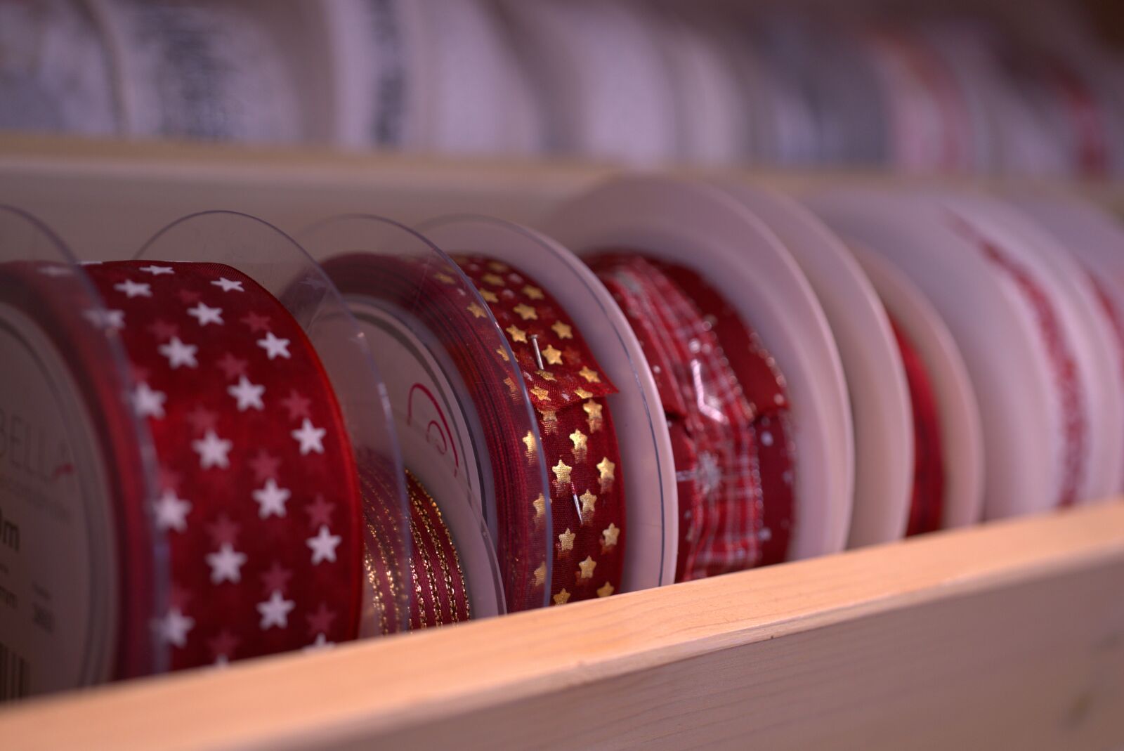 Sony a7 II + Sony FE 50mm F2.8 Macro sample photo. Gift tape, christmas, loop photography