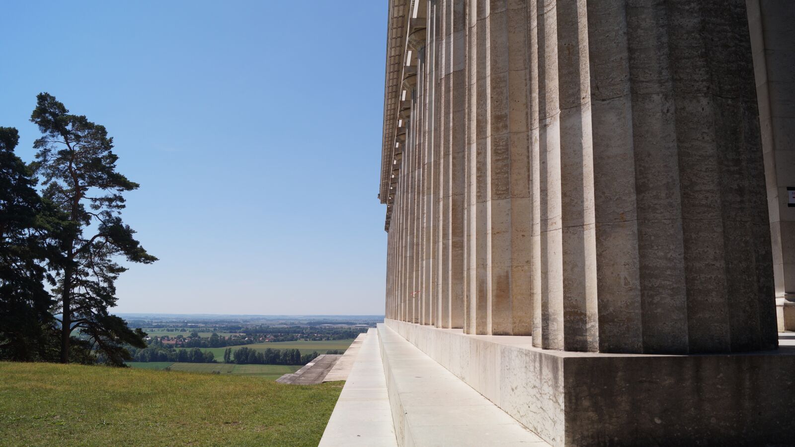 Sony DT 18-55mm F3.5-5.6 SAM II sample photo. Regensburg, columnar, walhalla photography