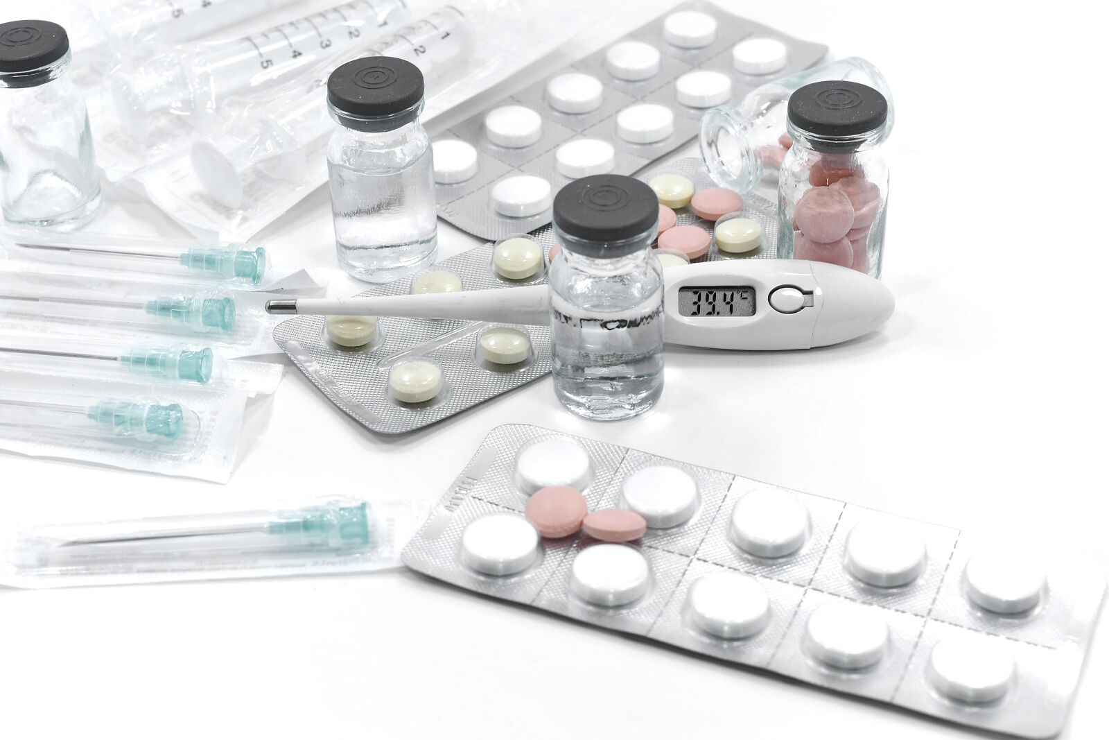 Nikon D5500 sample photo. Coronavirus, covid-19, illness, pills photography