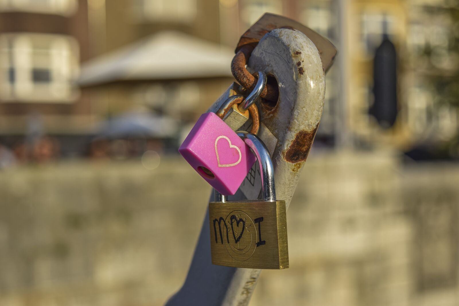 Nikon D3300 sample photo. Castles, love, love symbol photography