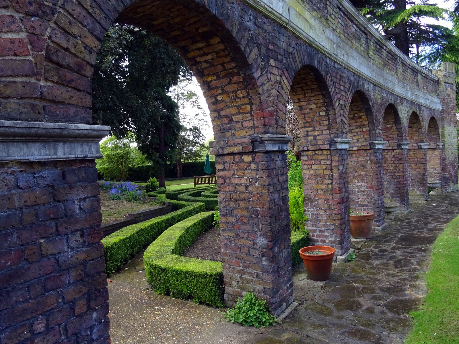 Sony DSC-HX60 sample photo. Arches, bricks, cobblestones, daylight photography