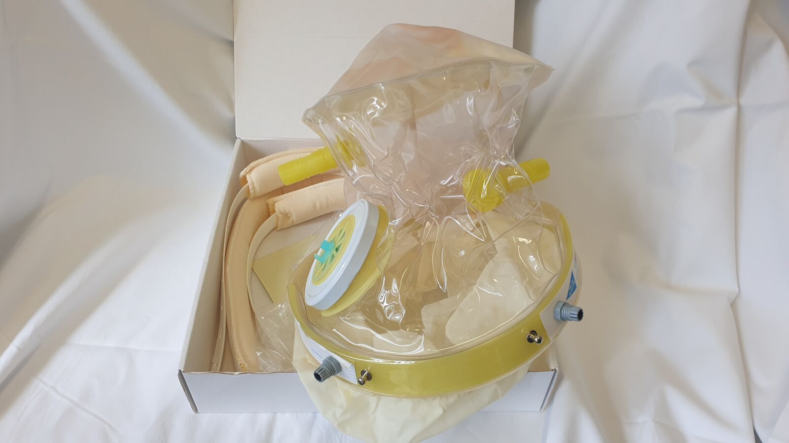 Samsung Galaxy S9 sample photo. Cpap-helmet, artificial respiration, anesthesia photography