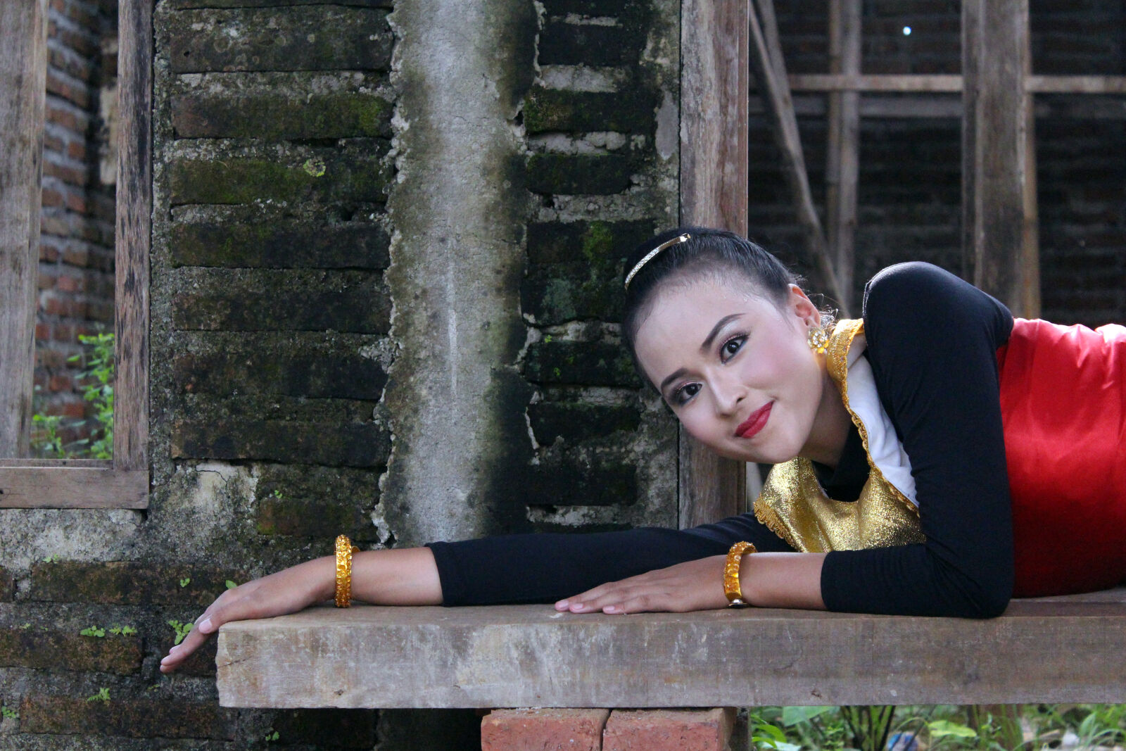 Canon EOS 650D (EOS Rebel T4i / EOS Kiss X6i) sample photo. Model, traditional, dance, woman photography