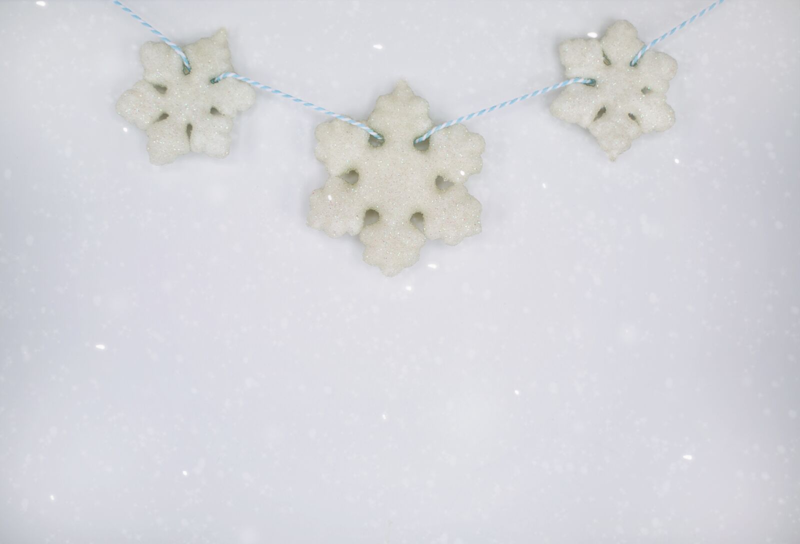 Canon EF 50mm F1.4 USM sample photo. Snowflakes, winter, background photography