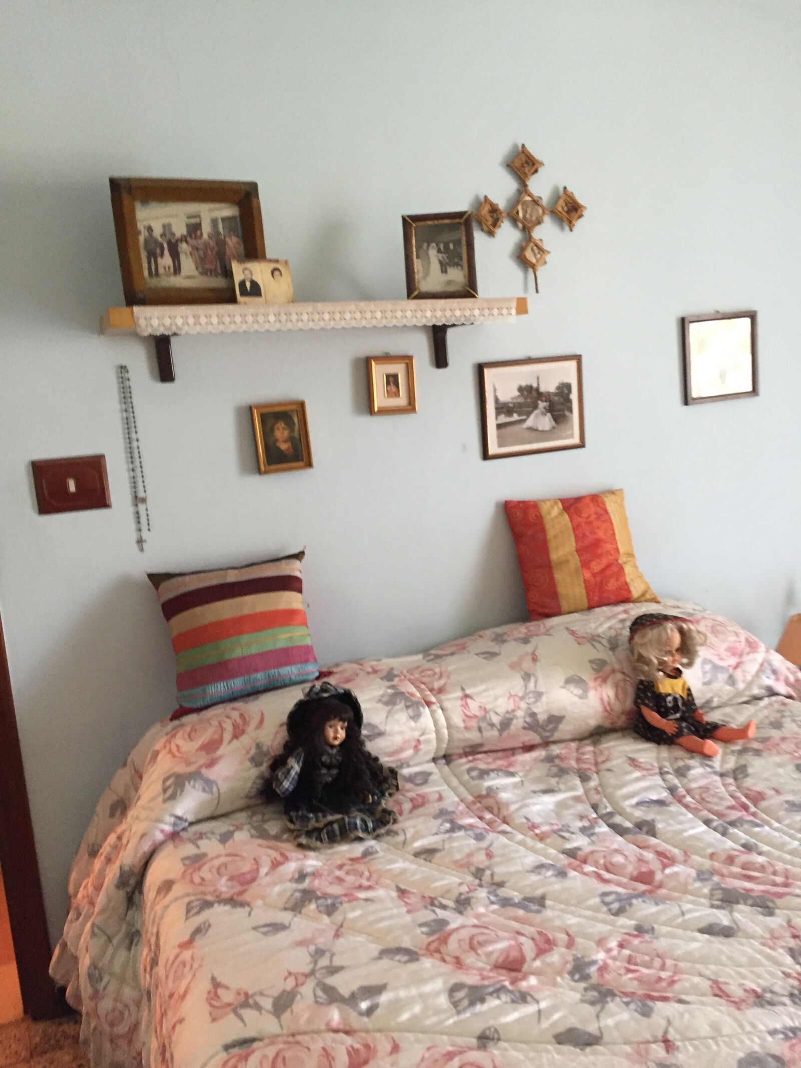 iPhone 6 back camera 4.15mm f/2.2 sample photo. Italy, bedroom, home photography