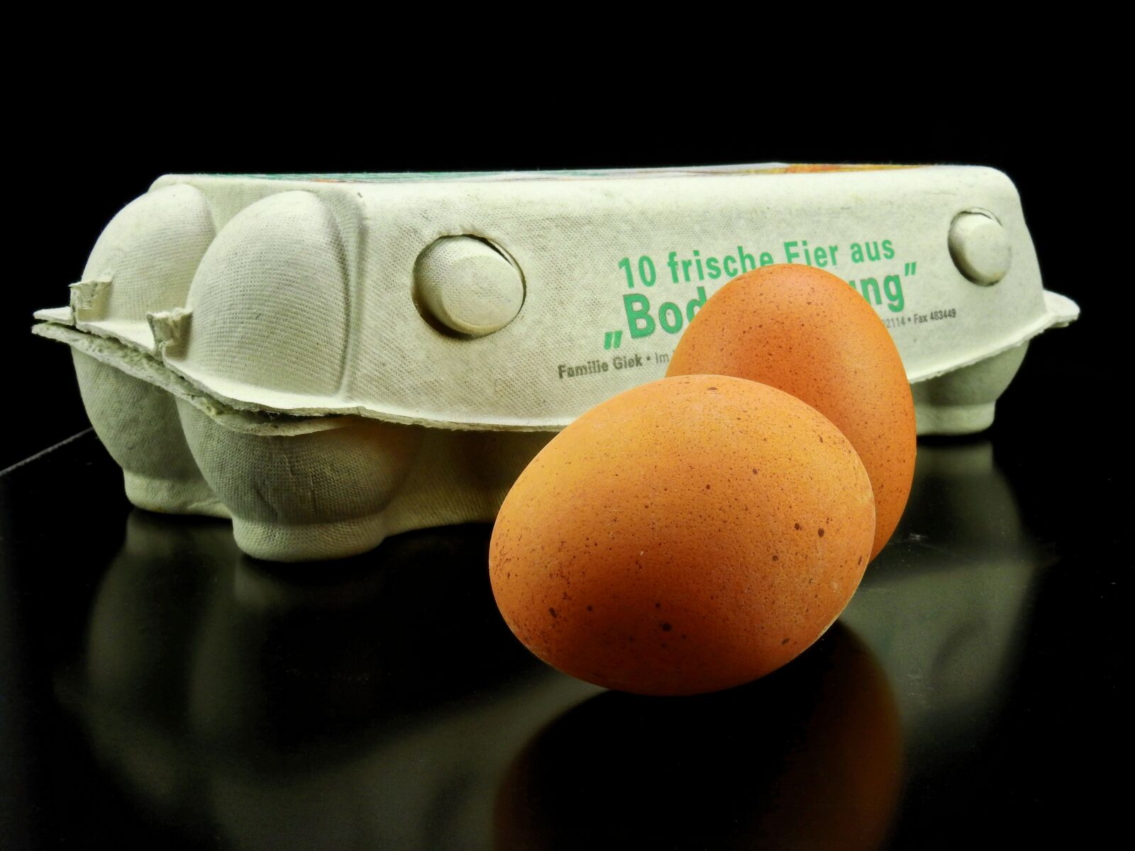 Nikon Coolpix P900 sample photo. Egg, chicken, hen photography