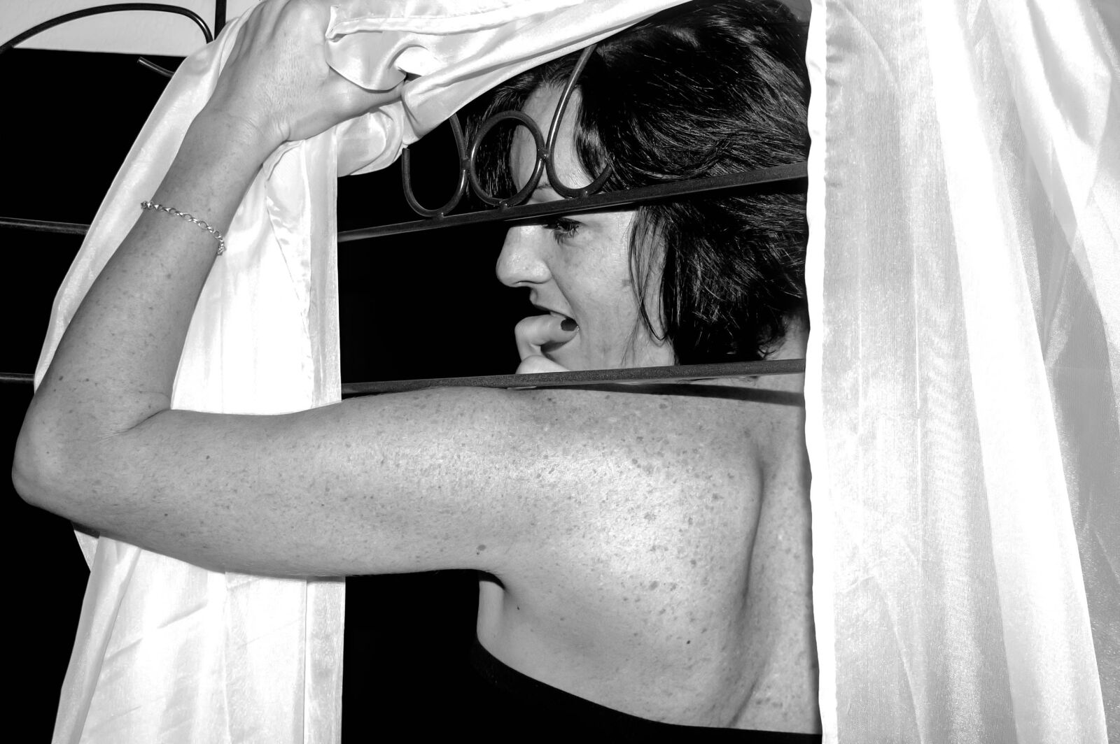 KONICA MINOLTA DYNAX 7D sample photo. Body, arm, sensual photography