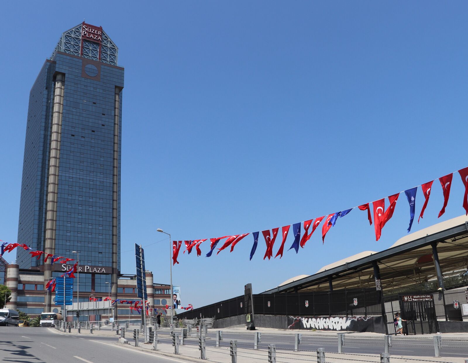 Canon EOS 77D (EOS 9000D / EOS 770D) + Canon EF-S 18-135mm F3.5-5.6 IS STM sample photo. Tower, istanbul, plaza photography