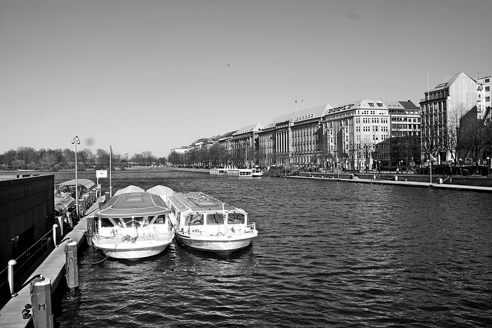 Canon EOS 1000D (EOS Digital Rebel XS / EOS Kiss F) sample photo. Waters, river, boat photography