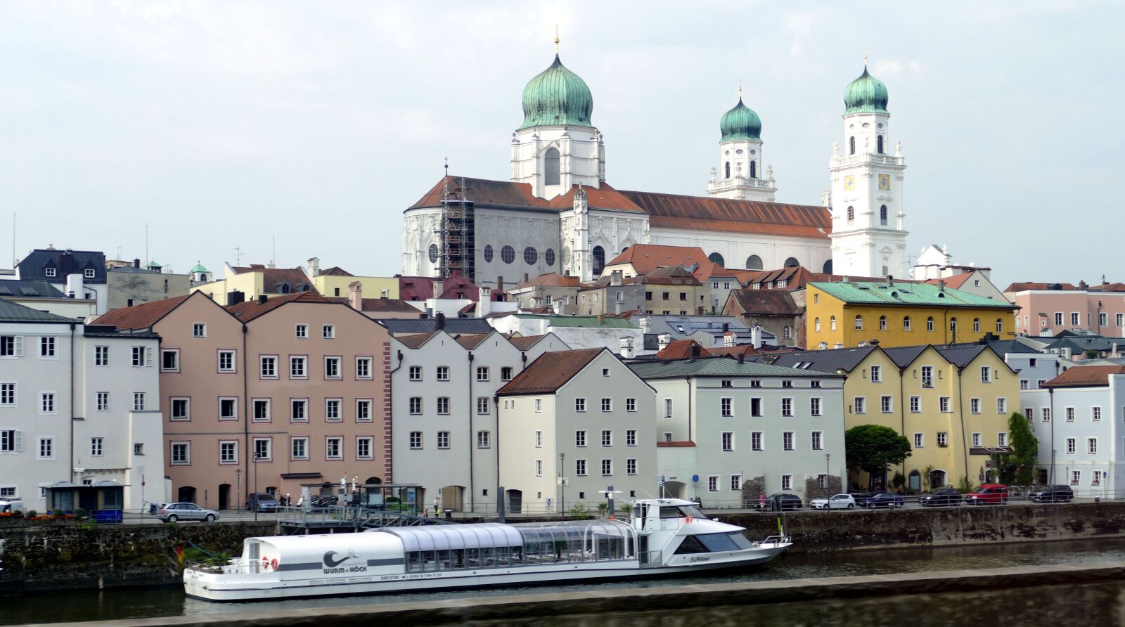 Panasonic Lumix DMC-FZ1000 sample photo. Passau, bavaria, historic center photography
