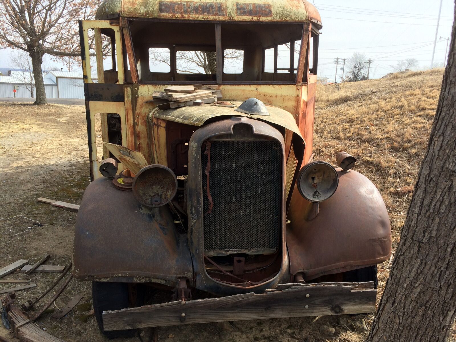 iPhone 5s back camera 4.15mm f/2.2 sample photo. Rust, bus, transportation photography