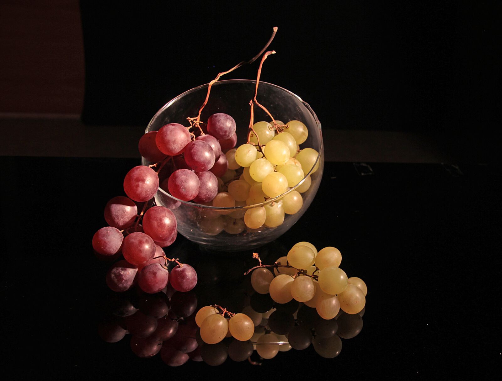 Canon EOS 700D (EOS Rebel T5i / EOS Kiss X7i) sample photo. Still life, grapes, fruit photography