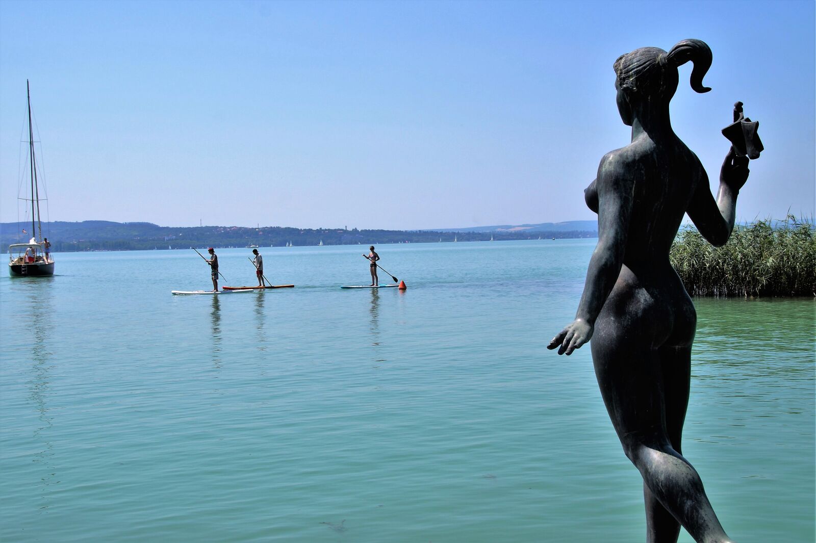 Sony SLT-A58 sample photo. Statue, lake, stand up photography