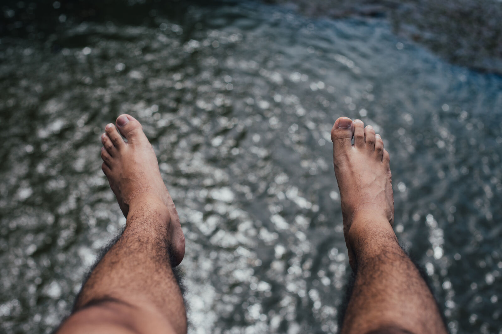 Canon EOS 6D + Canon EF 50mm F1.8 II sample photo. Hairy, feet, legs, hanging photography