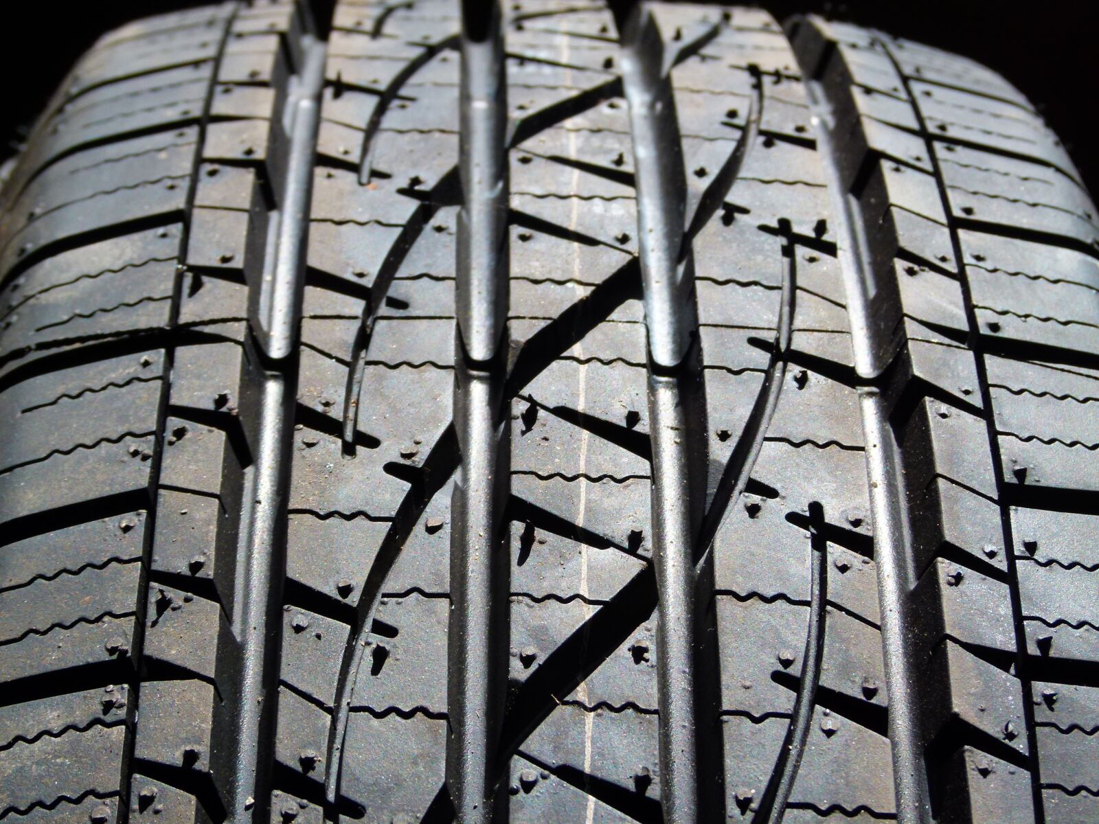 Panasonic Lumix DMC-FZ100 sample photo. Tire, tread, car photography