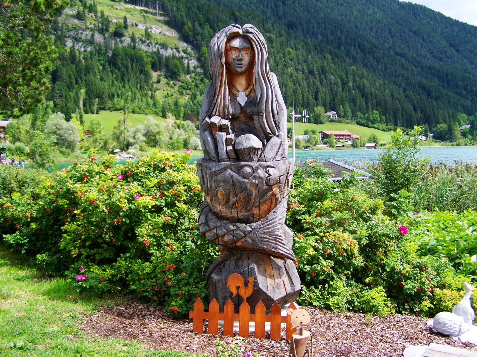 Kodak EASYSHARE ZD710 ZOOM DIGITAL CAMERA sample photo. Wood statue, female figure photography