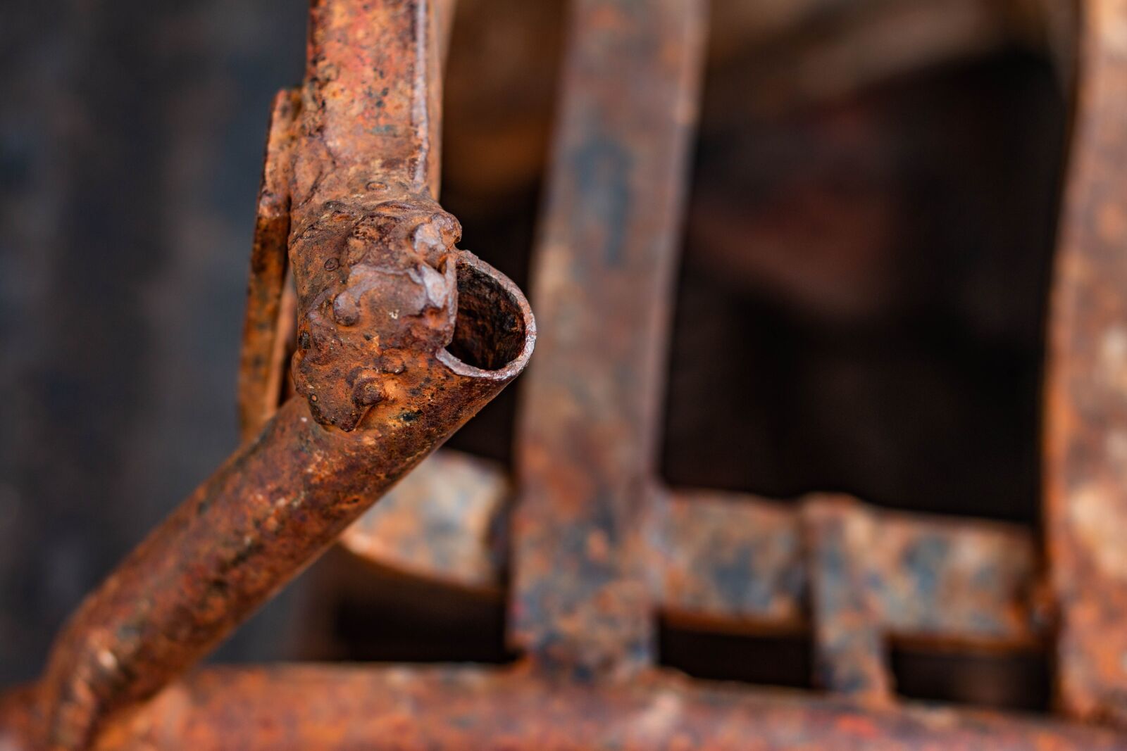 Canon EOS 70D + Canon EF 50mm F1.8 STM sample photo. Corten metal, red steel photography