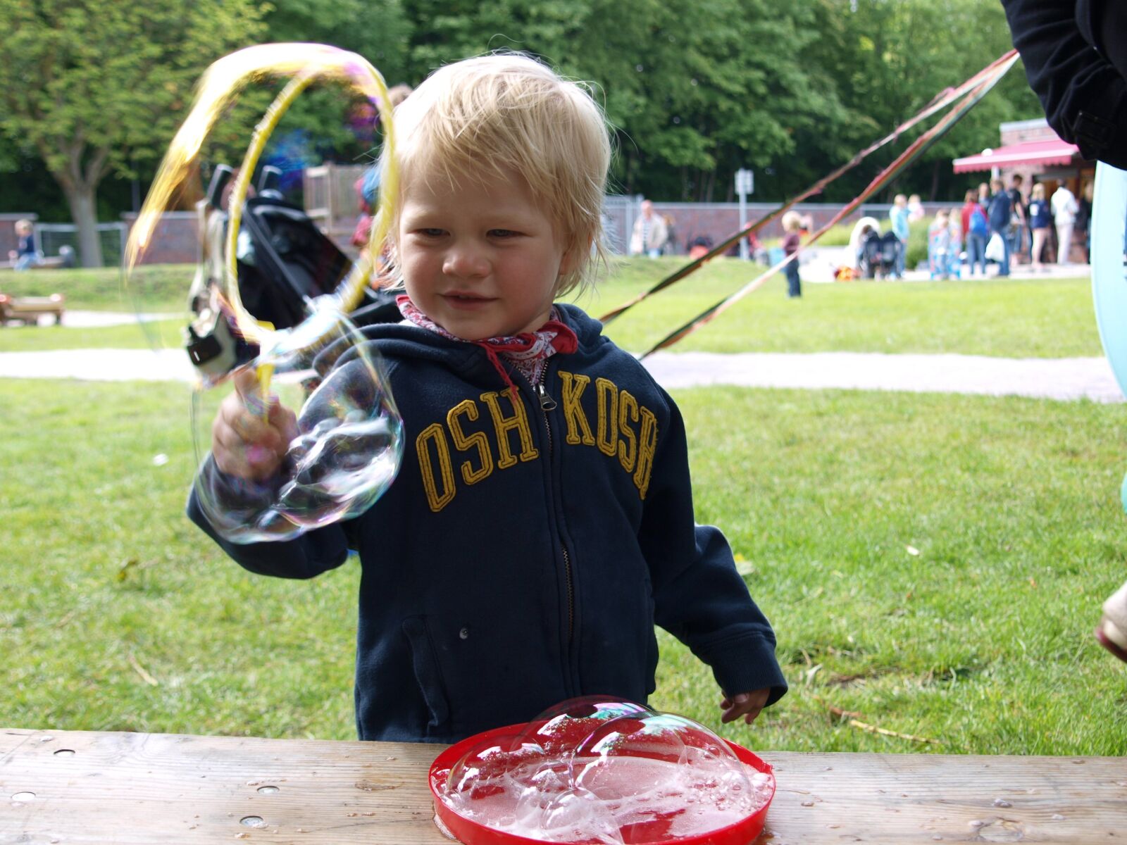 Olympus E-420 (EVOLT E-420) sample photo. Children, soap bubbles, play photography