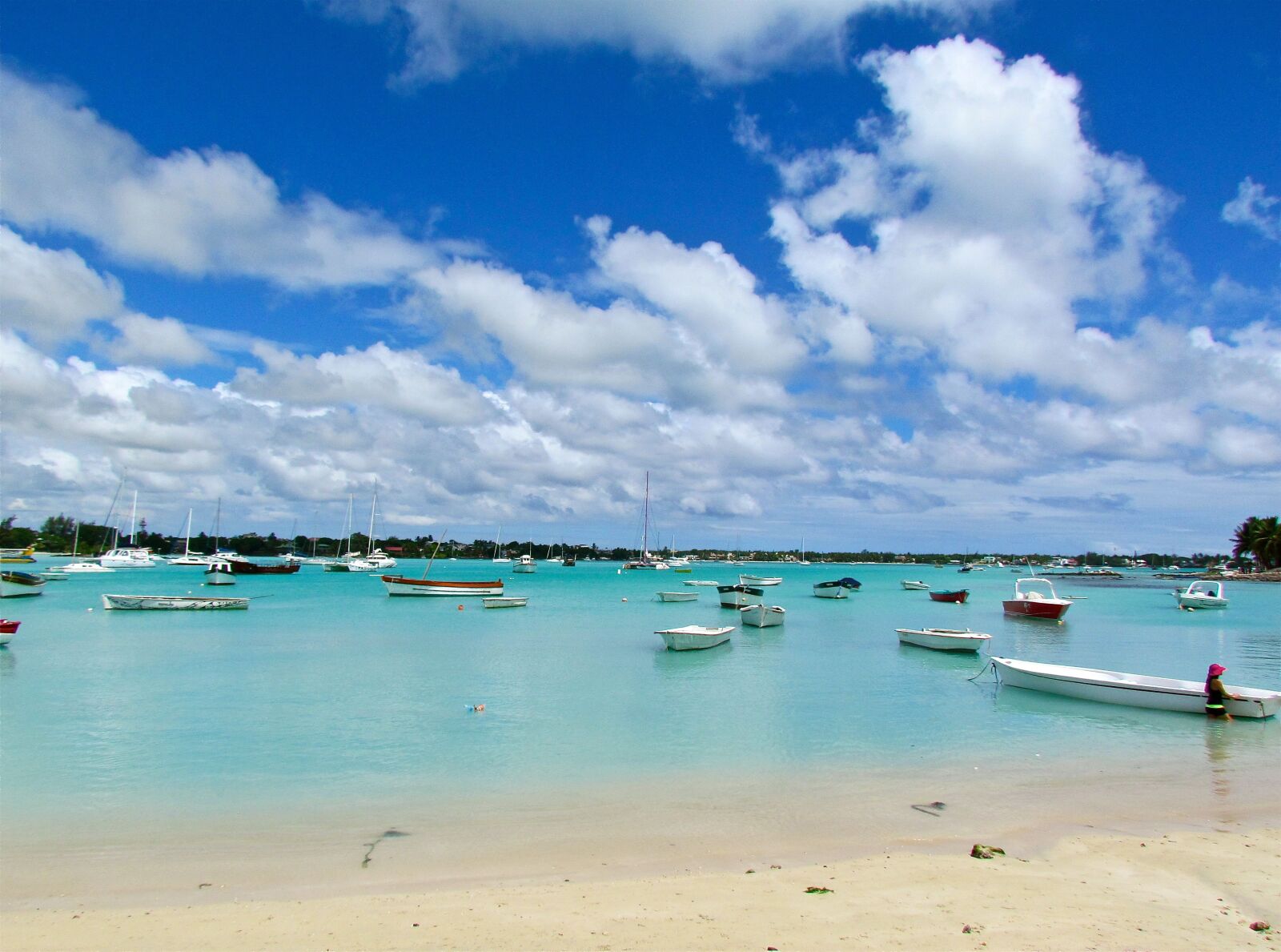 Canon PowerShot SX30 IS sample photo. Beach, boats, ocean photography