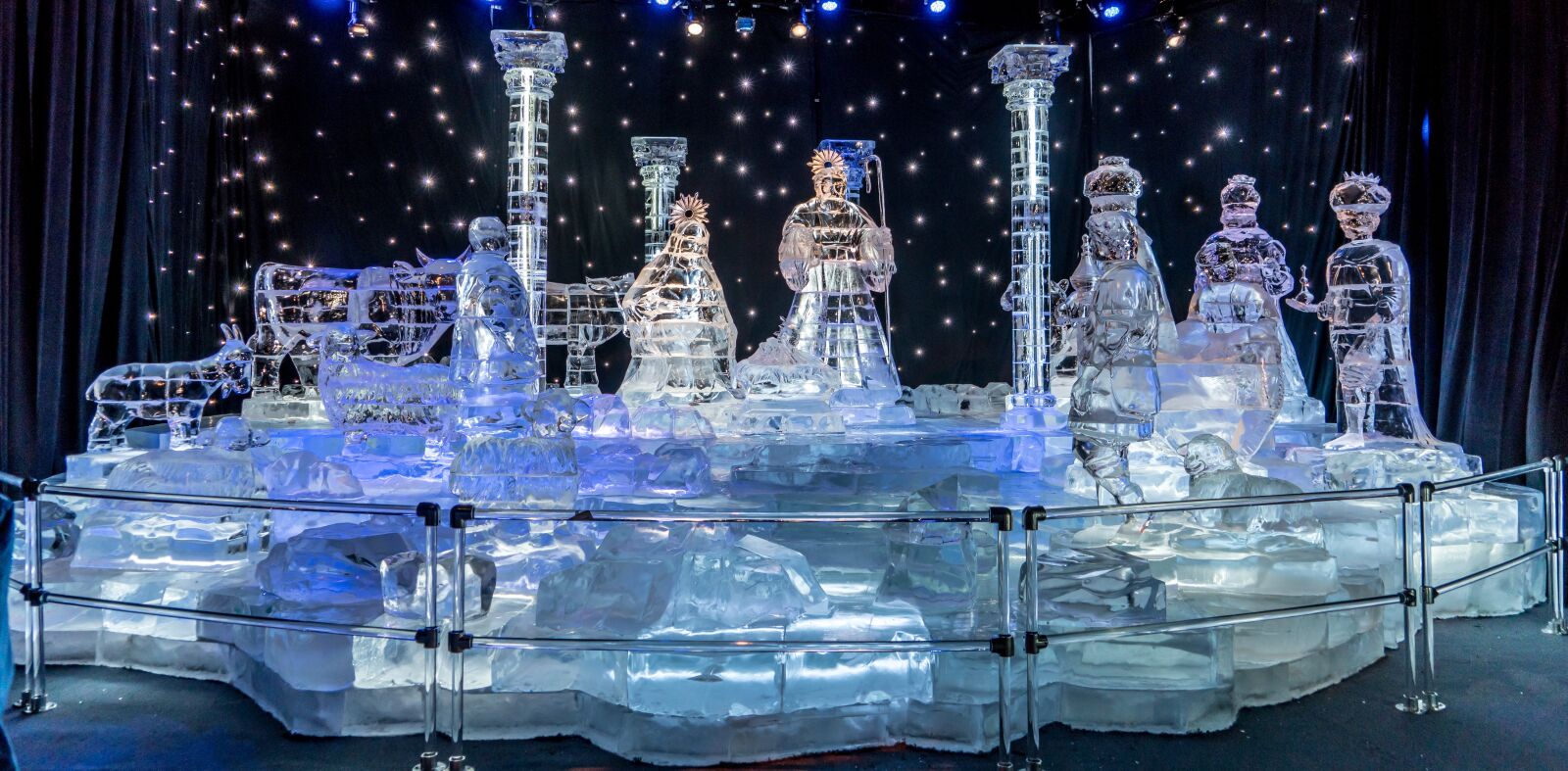 Sony a7R II + Sony FE 24-240mm F3.5-6.3 OSS sample photo. Ice sculptures, gaylord palms photography