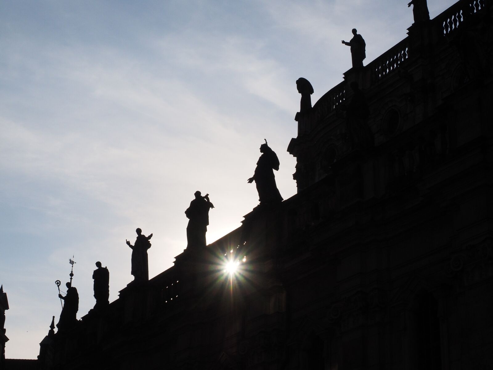 Olympus OM-D E-M1 + Olympus M.Zuiko Digital ED 12-40mm F2.8 Pro sample photo. Statues, hofkirche, dresden photography