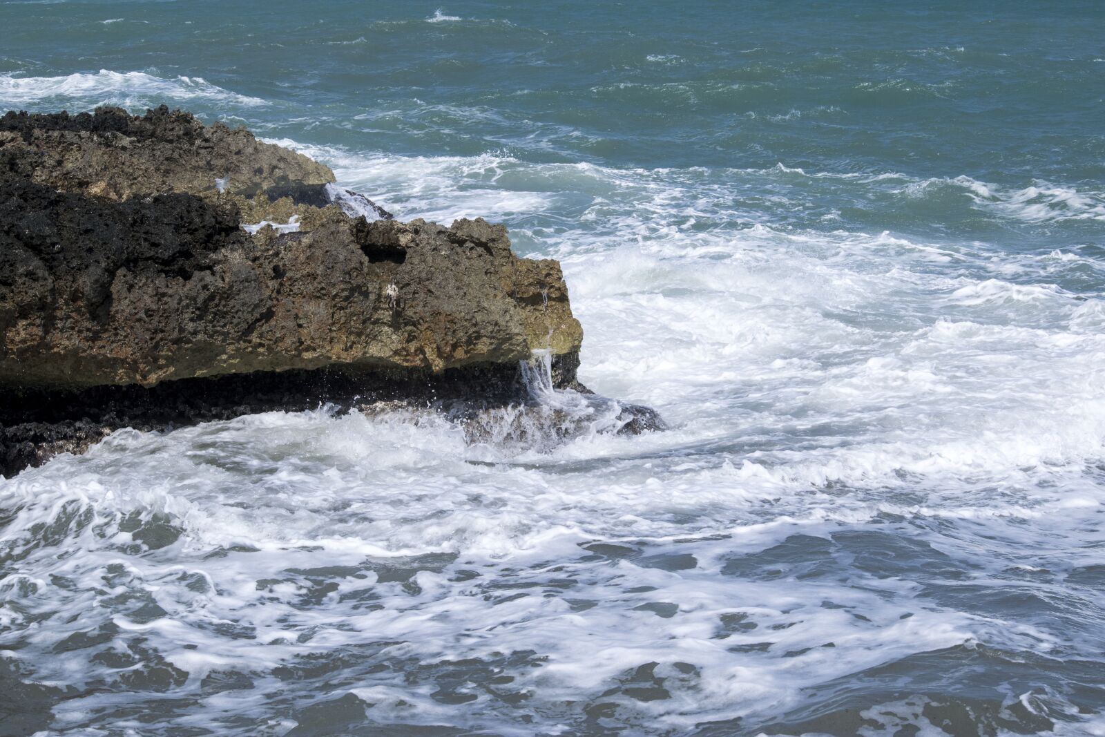 Nikon D5300 sample photo. Sea, rocks, cliffs photography