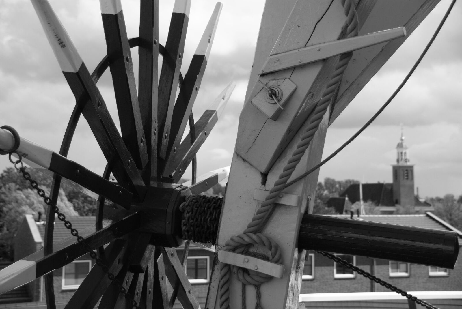 Sony Alpha DSLR-A300 sample photo. Hellevoetsluis, mill, black photography