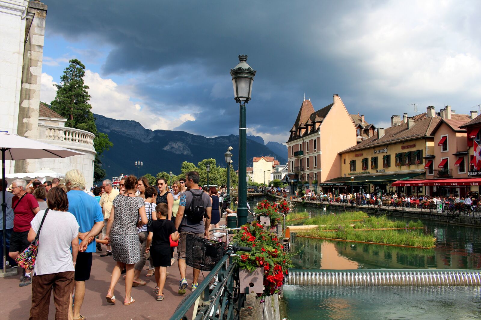 Canon EOS 700D (EOS Rebel T5i / EOS Kiss X7i) sample photo. Annecy, france, channel photography